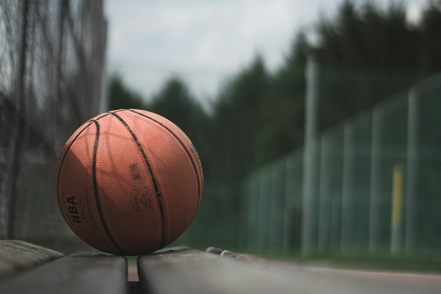 凯尔特人vs勇士，一场跨越时代的NBA巅峰对决，谁才是真正的篮球哲学赢家？