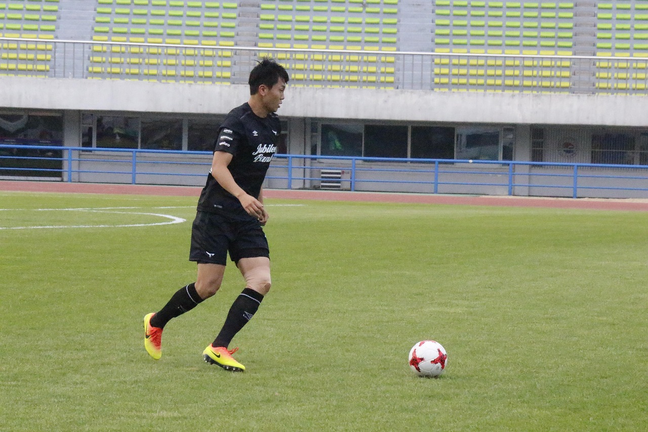首尔FC vs 浦项制铁，一场K联赛的冰与火之歌，藏着韩国足球的呼吸与脉搏