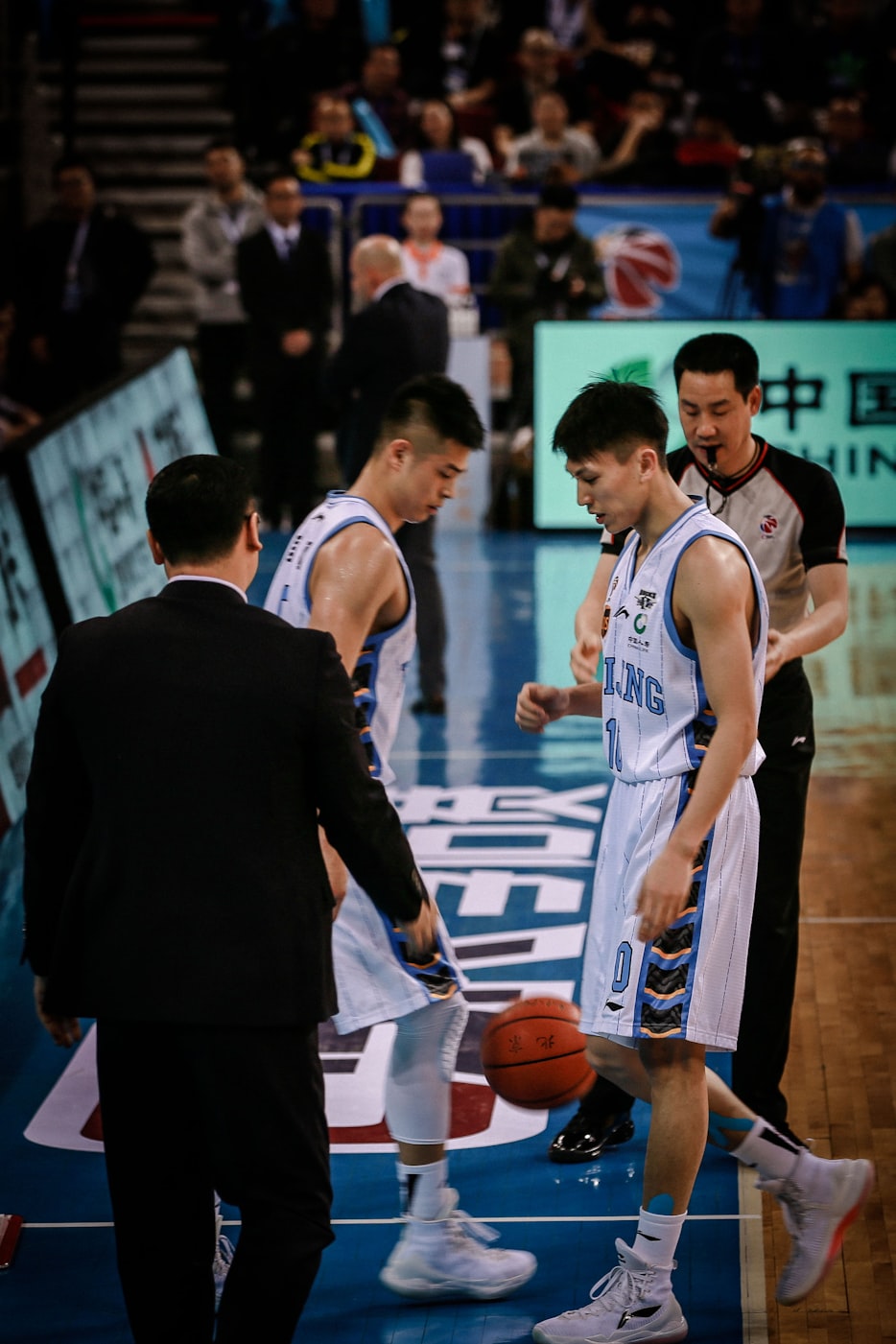 乡镇篮球赛直播,火了!一场直播改变一个村的故事 乡镇篮球赛直播,火了!一场直播改变一个村的故事
