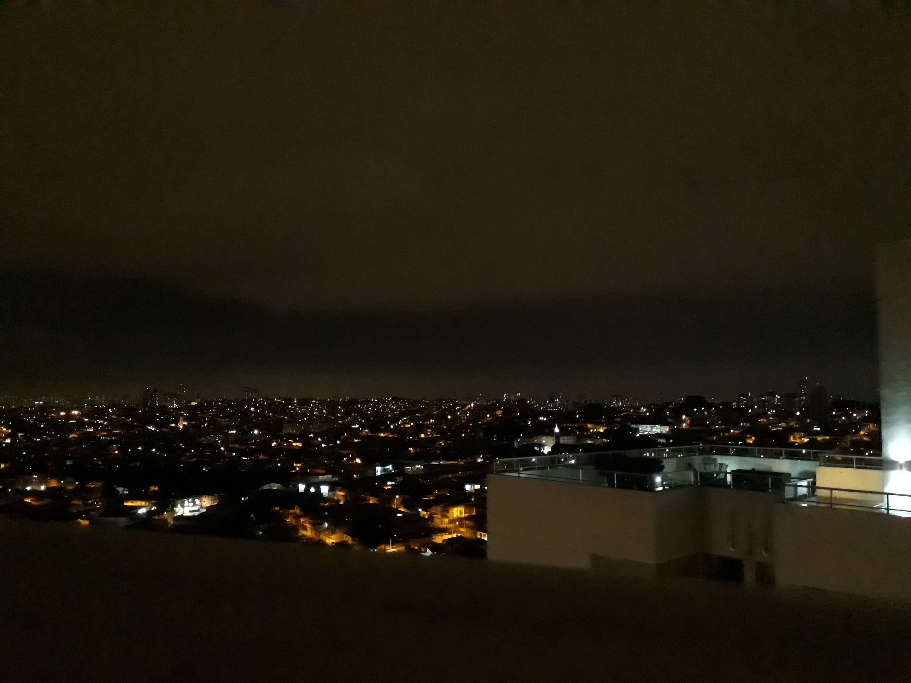 武汉vs太原夜景直播，两座不夜城的烟火气，谁更懂夜的黑？